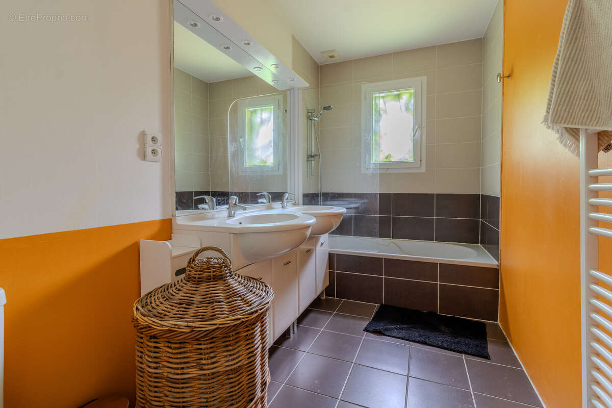 Maison 6 pièces 150 m² avec piscine à Créon - photo 8