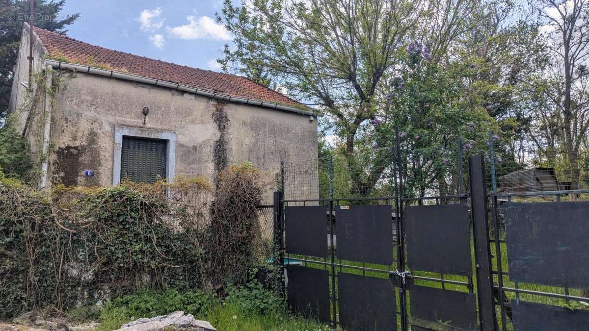 maison d'habitation et annexe de 180 m² sur 10.000 m² de terrains en zone naturelle - photo 8