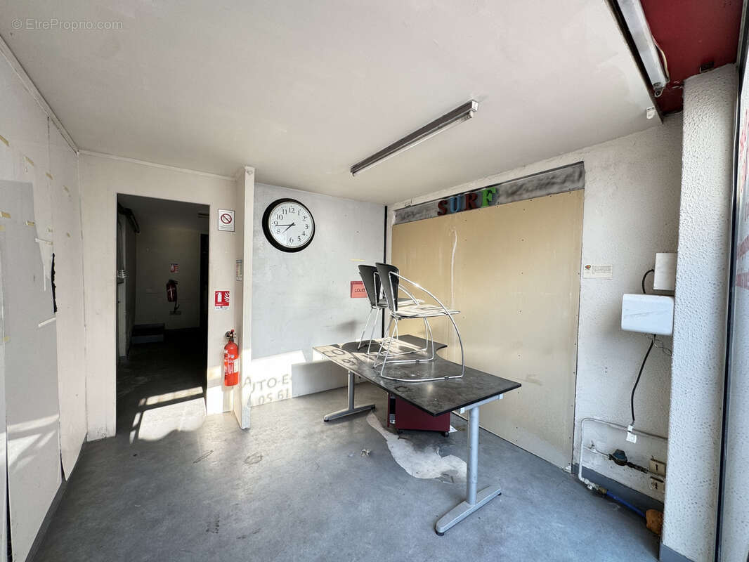 IMMEUBLE composé d'un local pro et d'un appartement avec 200 m2 de jardin - photo 6