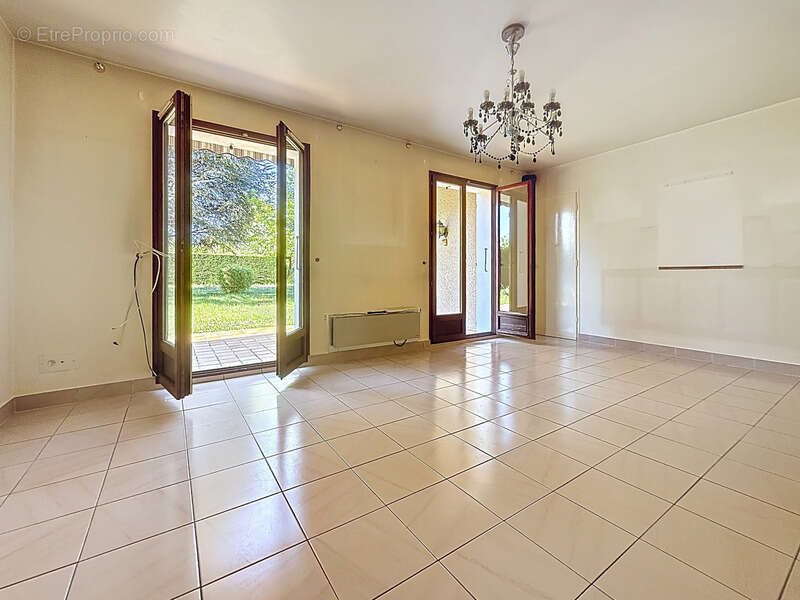 Maison à SAINT-GENIS-POUILLY