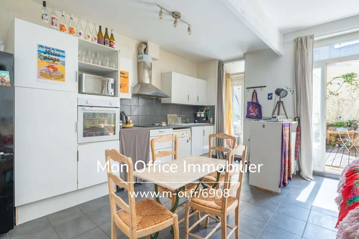 Référence : 6908-RVF - Appartement T5 avec terrasse - Secteur Noailles - photo 4
