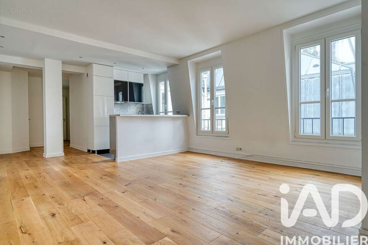 Photo 2 - Appartement à PARIS-8E