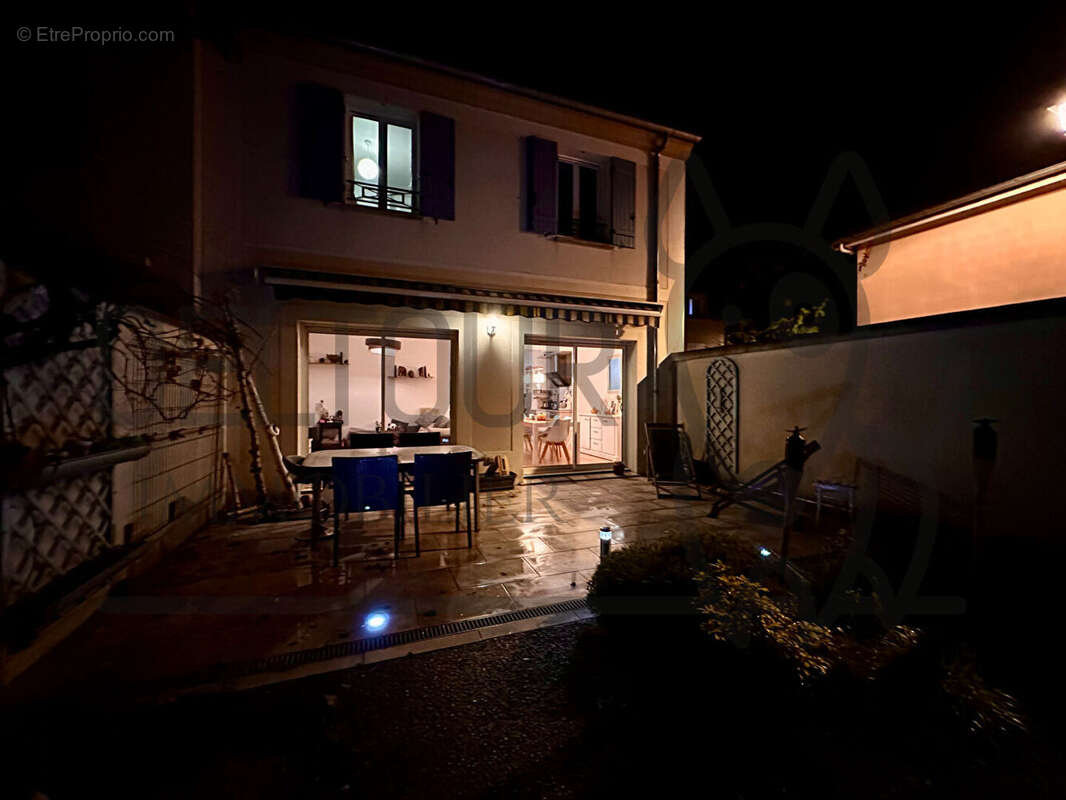 Maison à VILLENEUVE-LE-COMTE