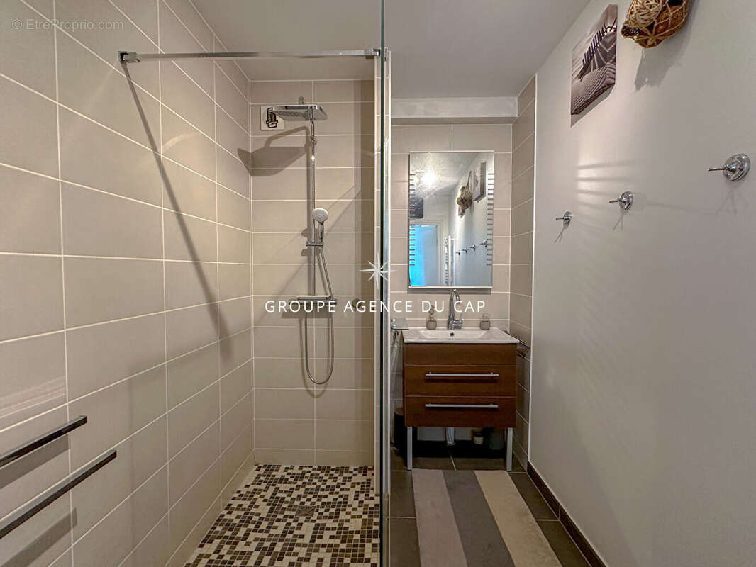 Exclusivite : appartement 45m2 avec vue mer a sainte maxime avec parking et garage - photo 8