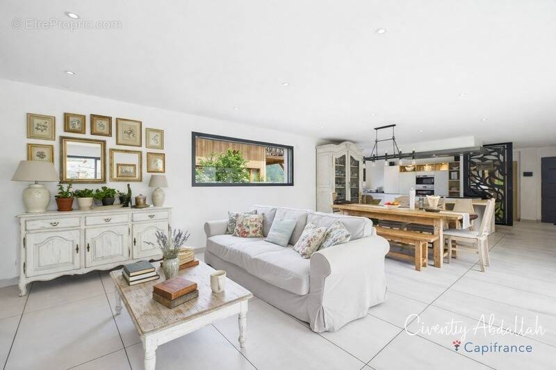 Maison à GILLY-SUR-ISERE