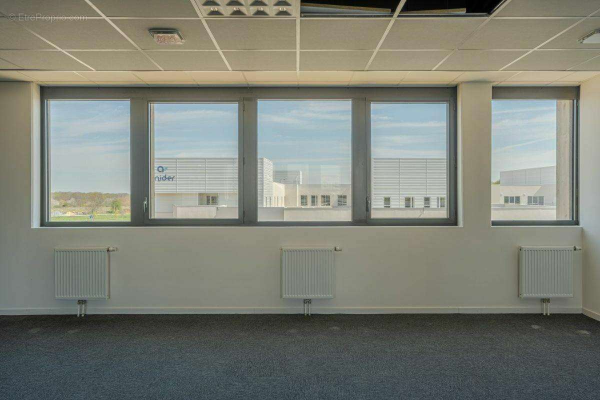 Commerce 112 m² à Epron  - photo 5