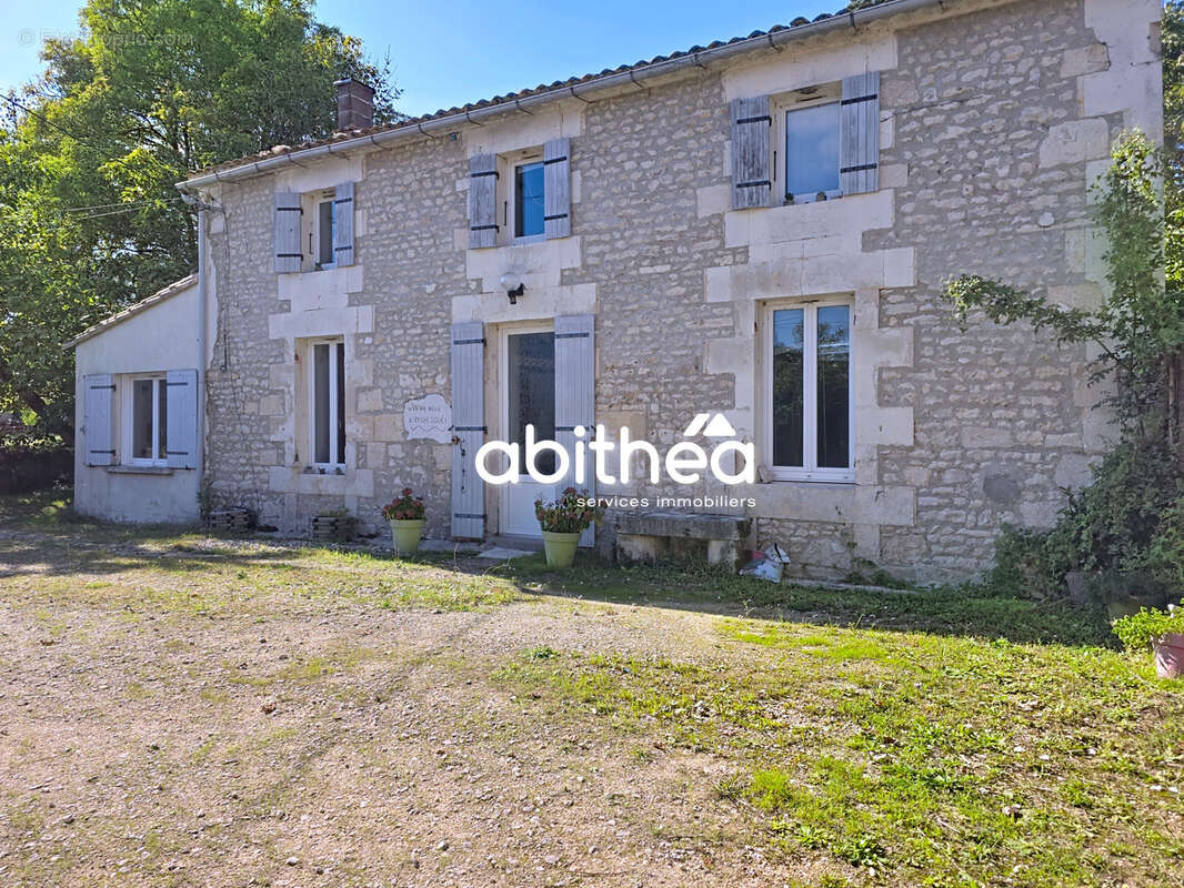 Ensemble immobilier  charentaise 148 m2  4 chambres  gite independant 75 m2  barzan - photo 8