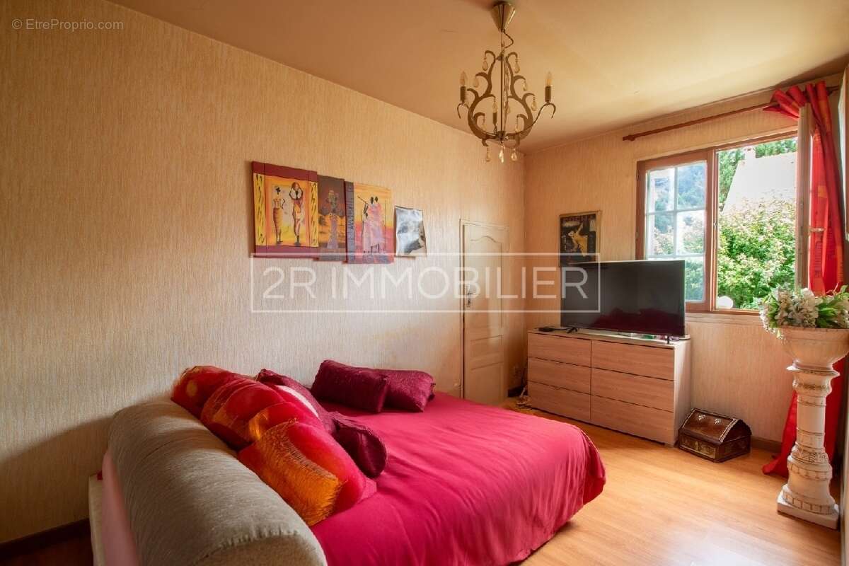 Maison à OZOIR-LA-FERRIERE