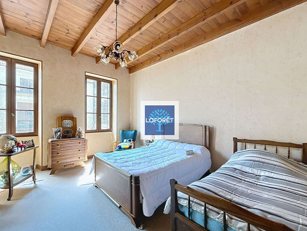 Maison à MONTLIEU-LA-GARDE