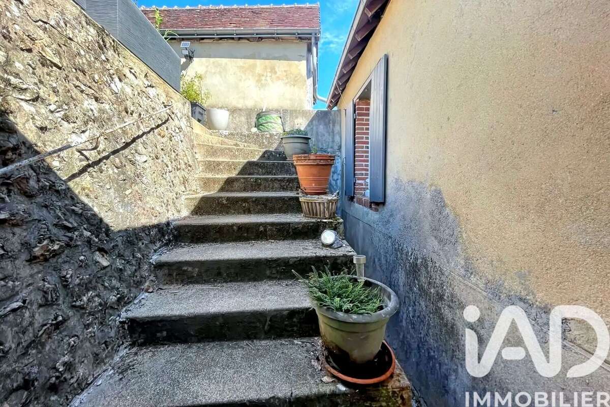 Maison 98 m² à Saint-Aubin-Des-Coudrais  - photo 3