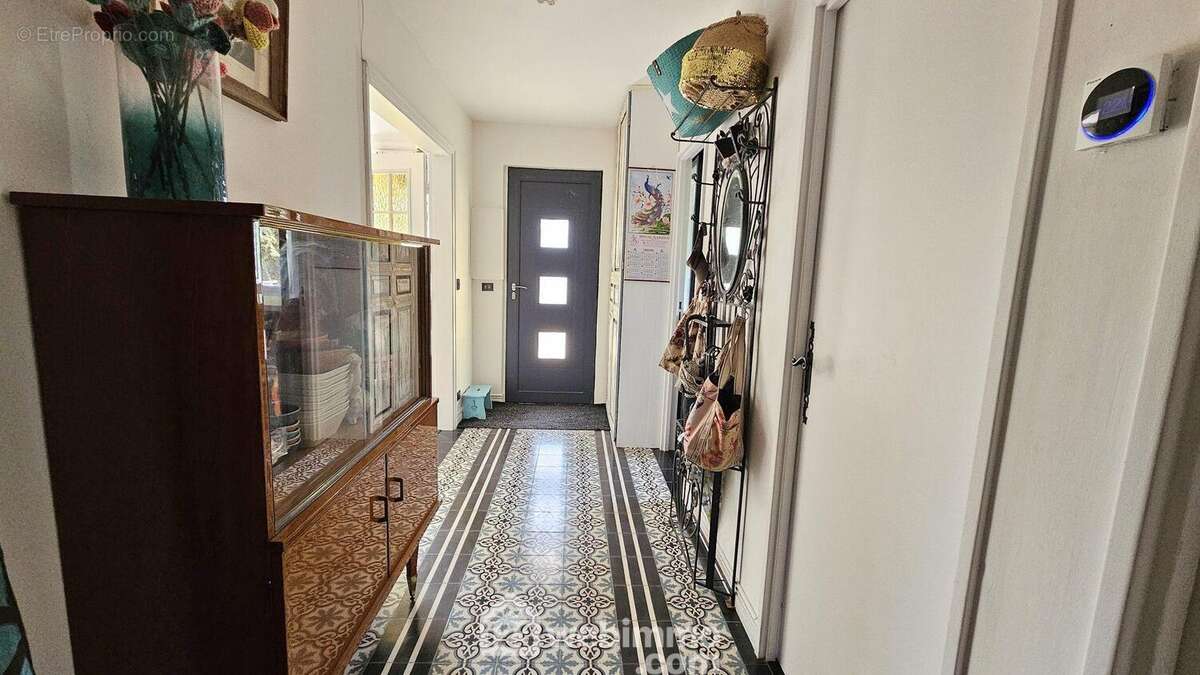 Une entrée spacieuse de 9 m².