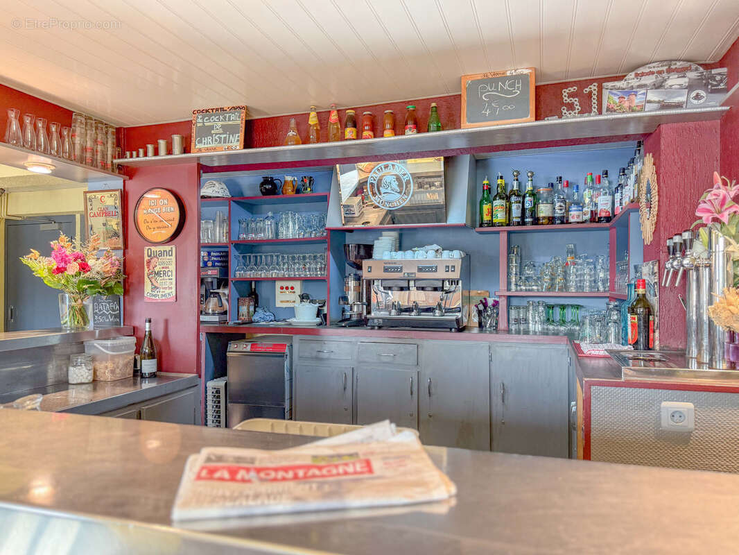 Commerce à SAINT-ETIENNE-CANTALES