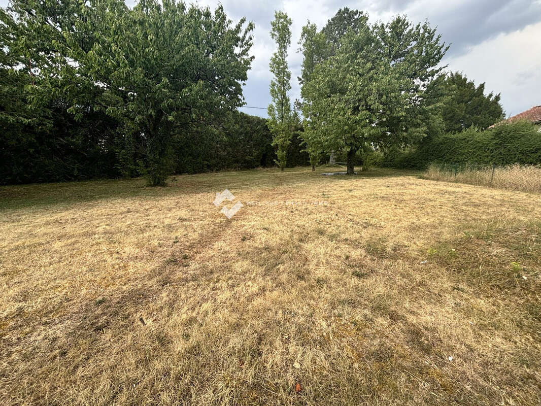 Terrain à NEUVILLE-DE-POITOU