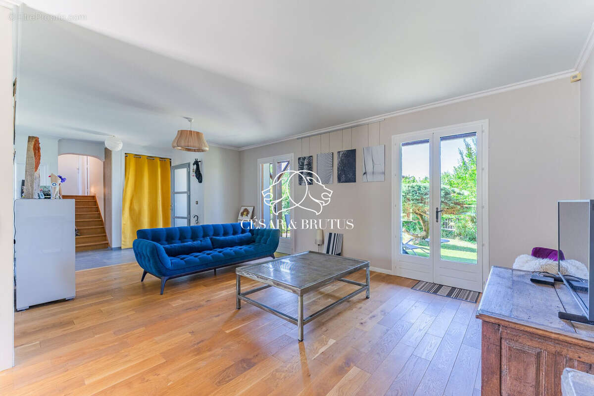 Maison 180 m² à Lissieu  - photo 2