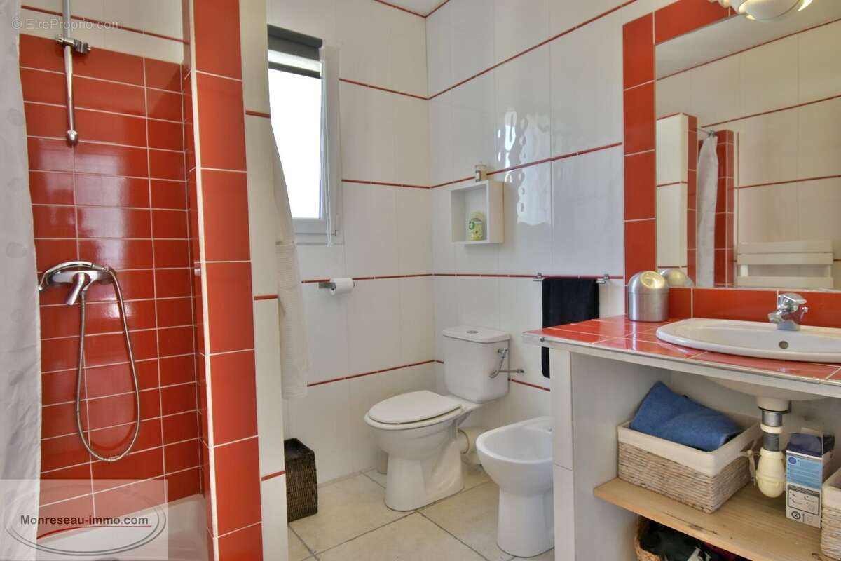 Maison à LA ROQUETTE-SUR-SIAGNE