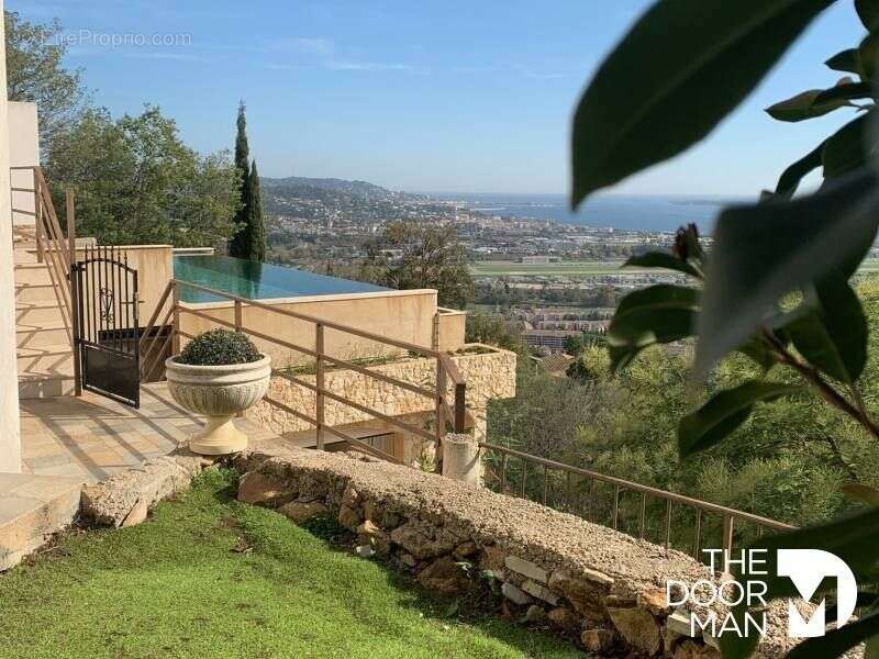 Maison à MANDELIEU-LA-NAPOULE