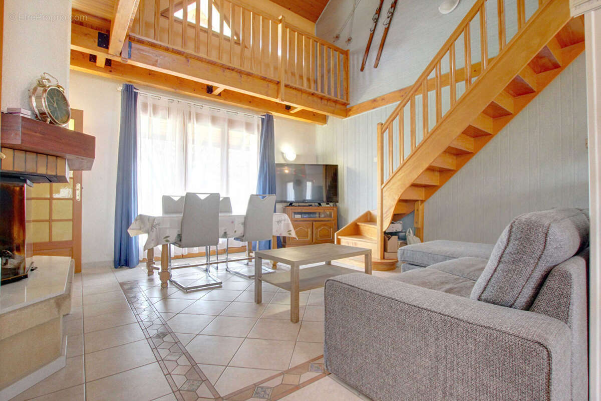 Maison à PEYRIEU