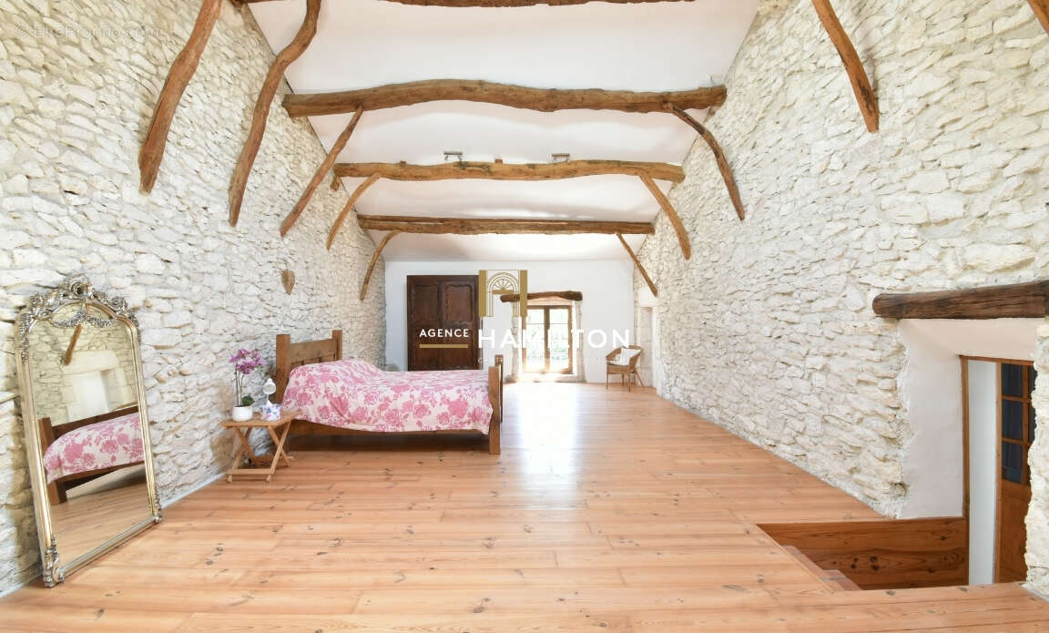 Propriete de campagne du xixe siecle - parc, puits, four a pain, salle polyvalente - photo 9