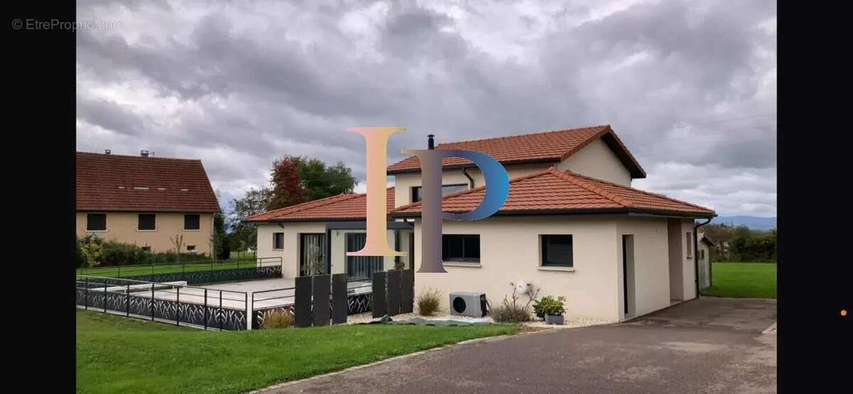 Maison à CHARLIEU