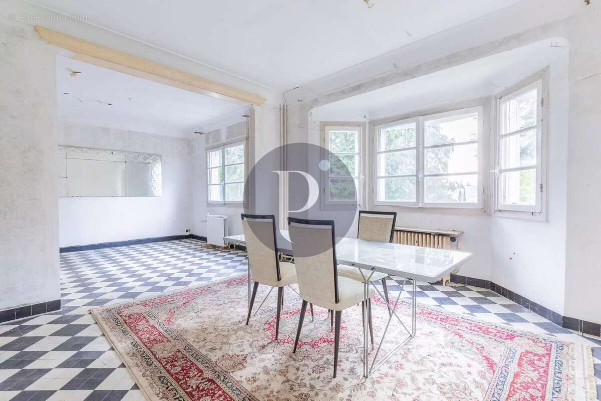 Maison à VERRIERES-LE-BUISSON