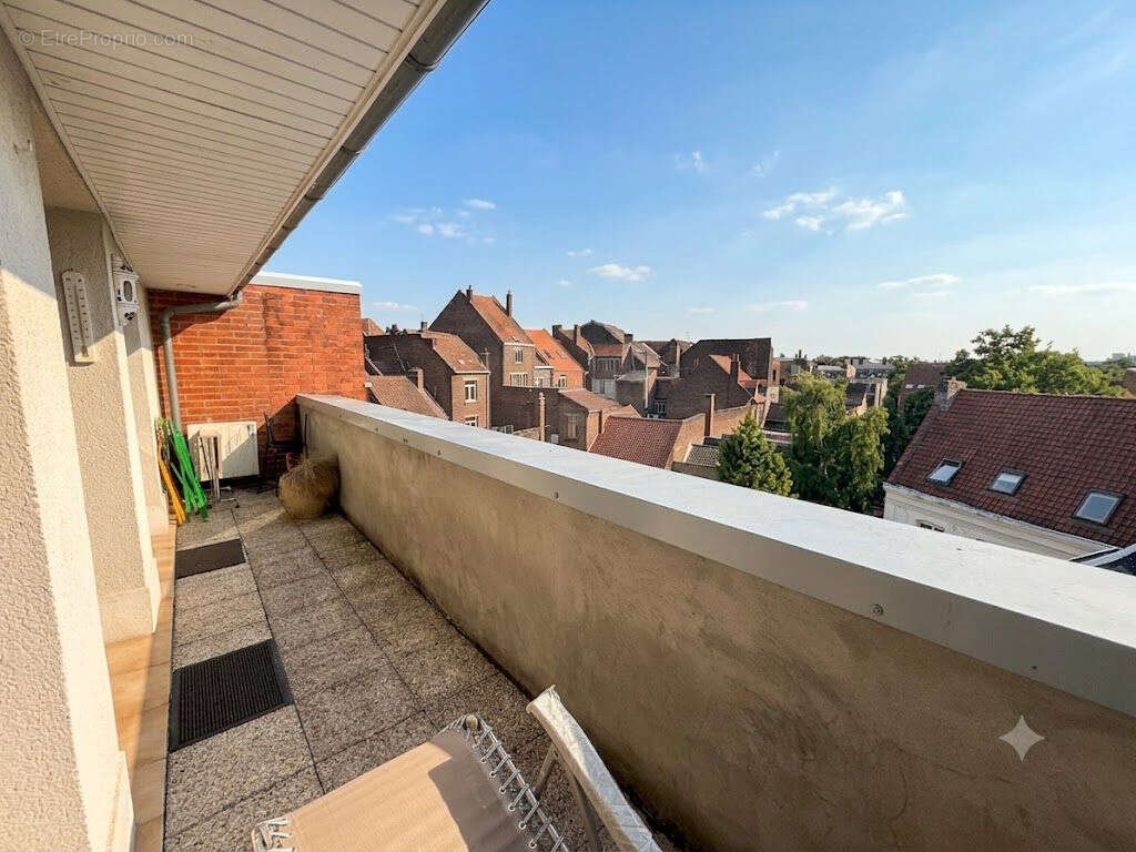 BETHUNE - Hyper centre-ville, appartement de type 3, 91m² au sol, 2 terrasses, garage - photo 7