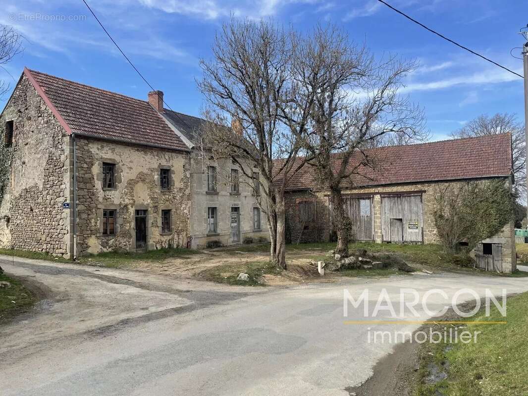 Maison à SAINT-JULIEN-LE-CHATEL