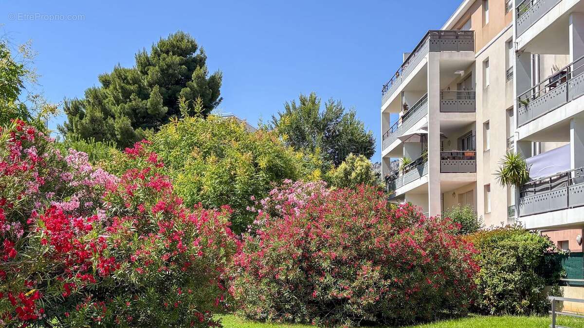 Appartement T3 - dernier étage - terrasse 16m2 - double box - 13009 Marseille n°2 - Appartement à MARSEILLE-9E