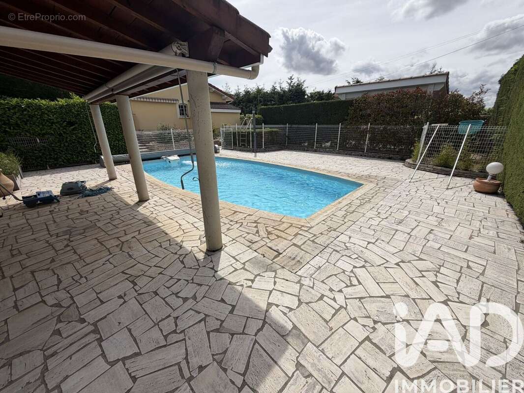 Photo 2 - Maison à VEAUCHE
