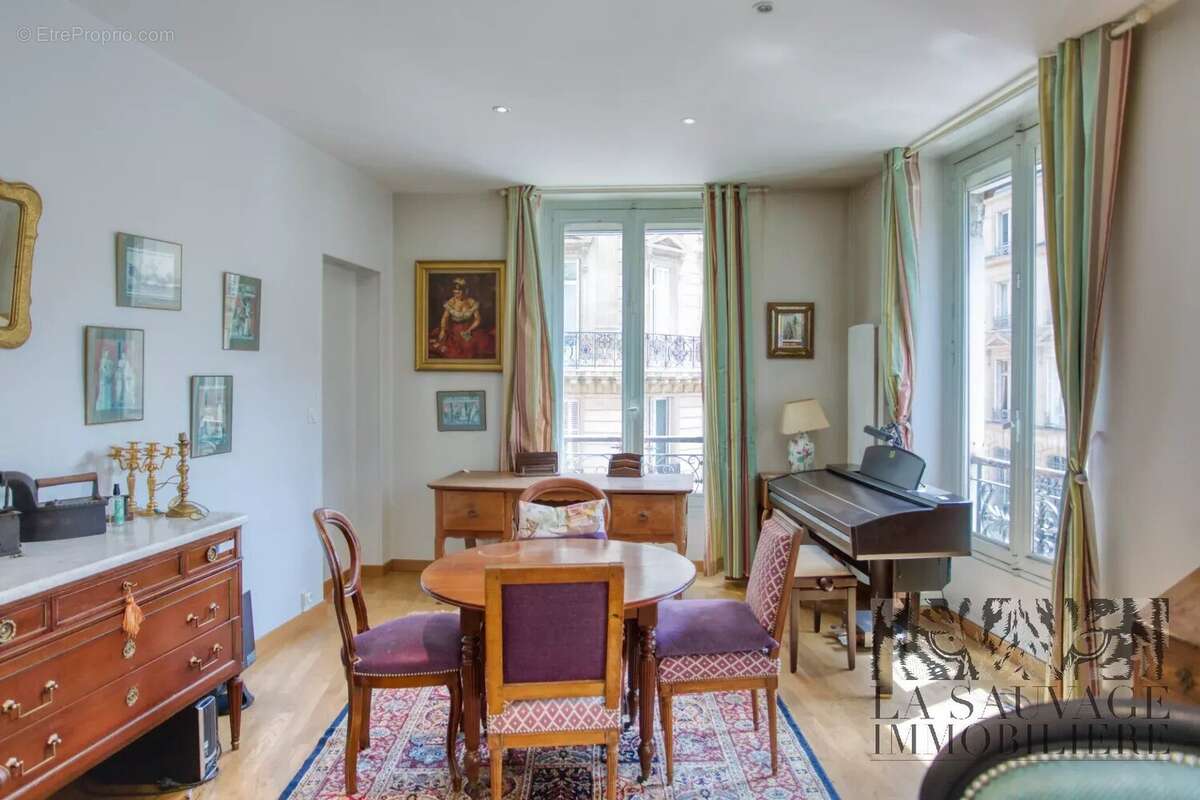 Appartement à PARIS-8E