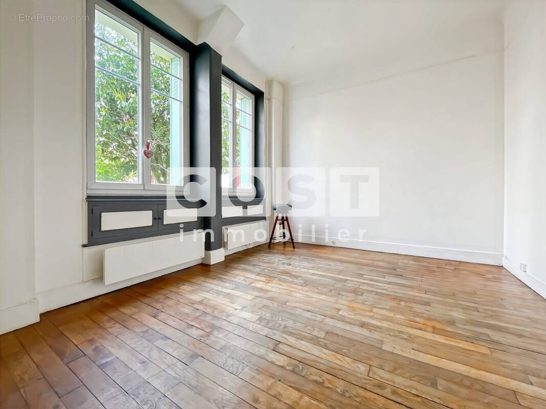 Appartement à LA GARENNE-COLOMBES