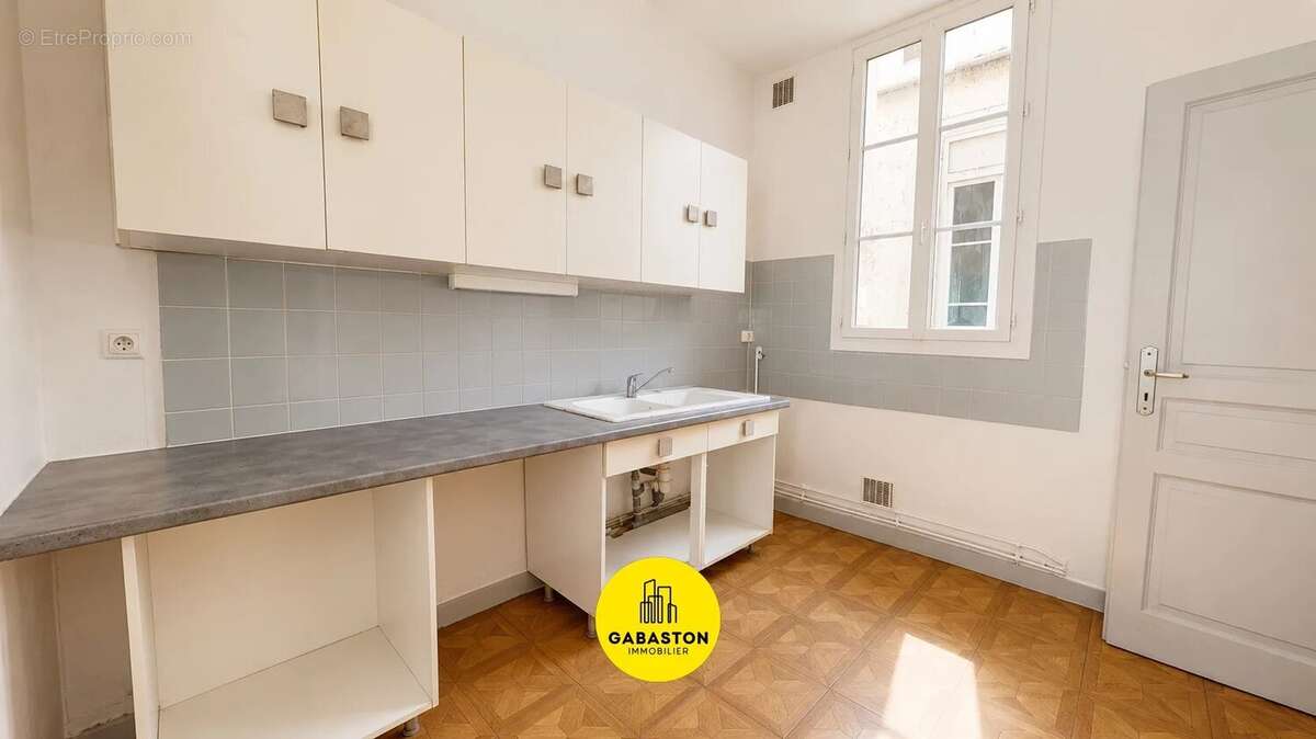 Appartement à MARSEILLE-2E