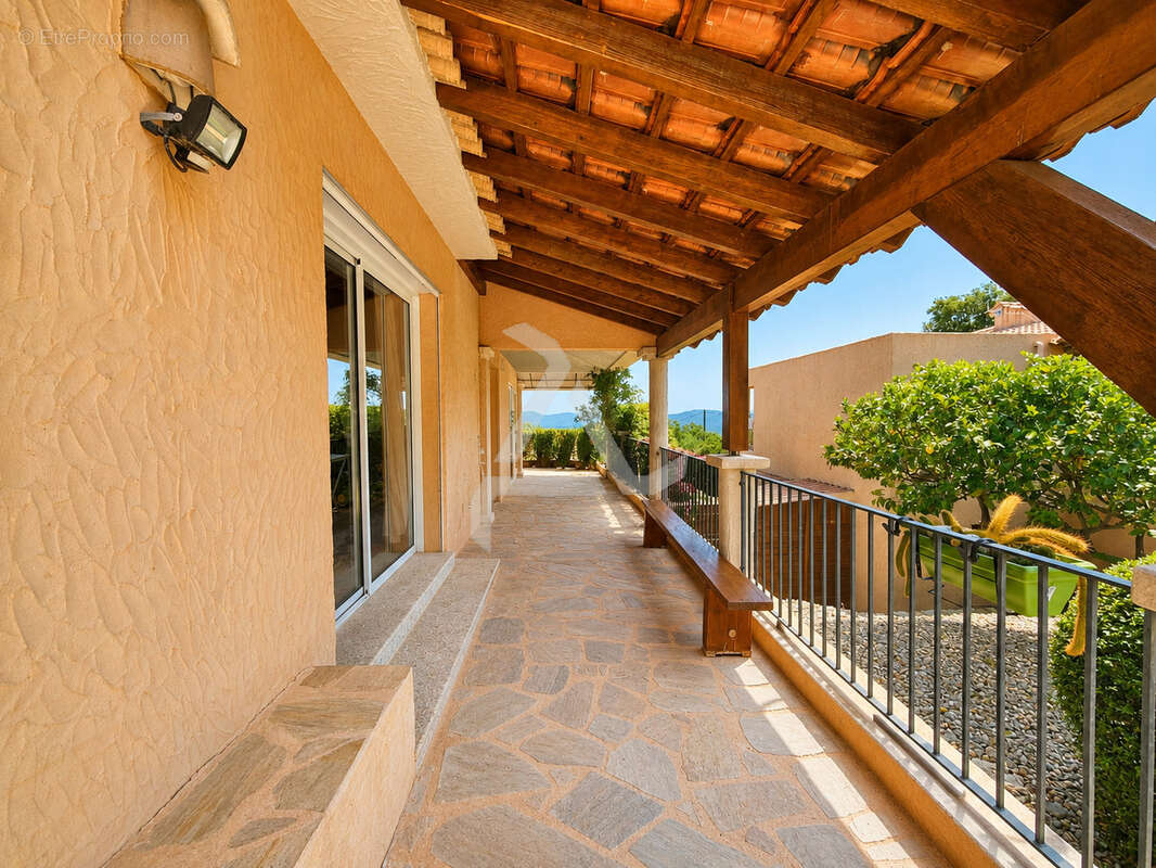 Appartement en duplex t5 de 152 m2 dans petite copropriété de charme à 20min de porto-vecchio - photo 16