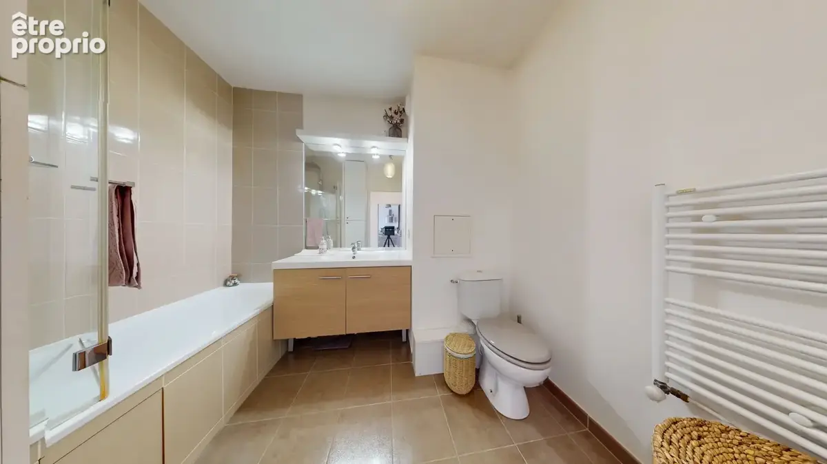 Dernier etage avec ascenseur, a deux pas de toutes commodites - photo 7