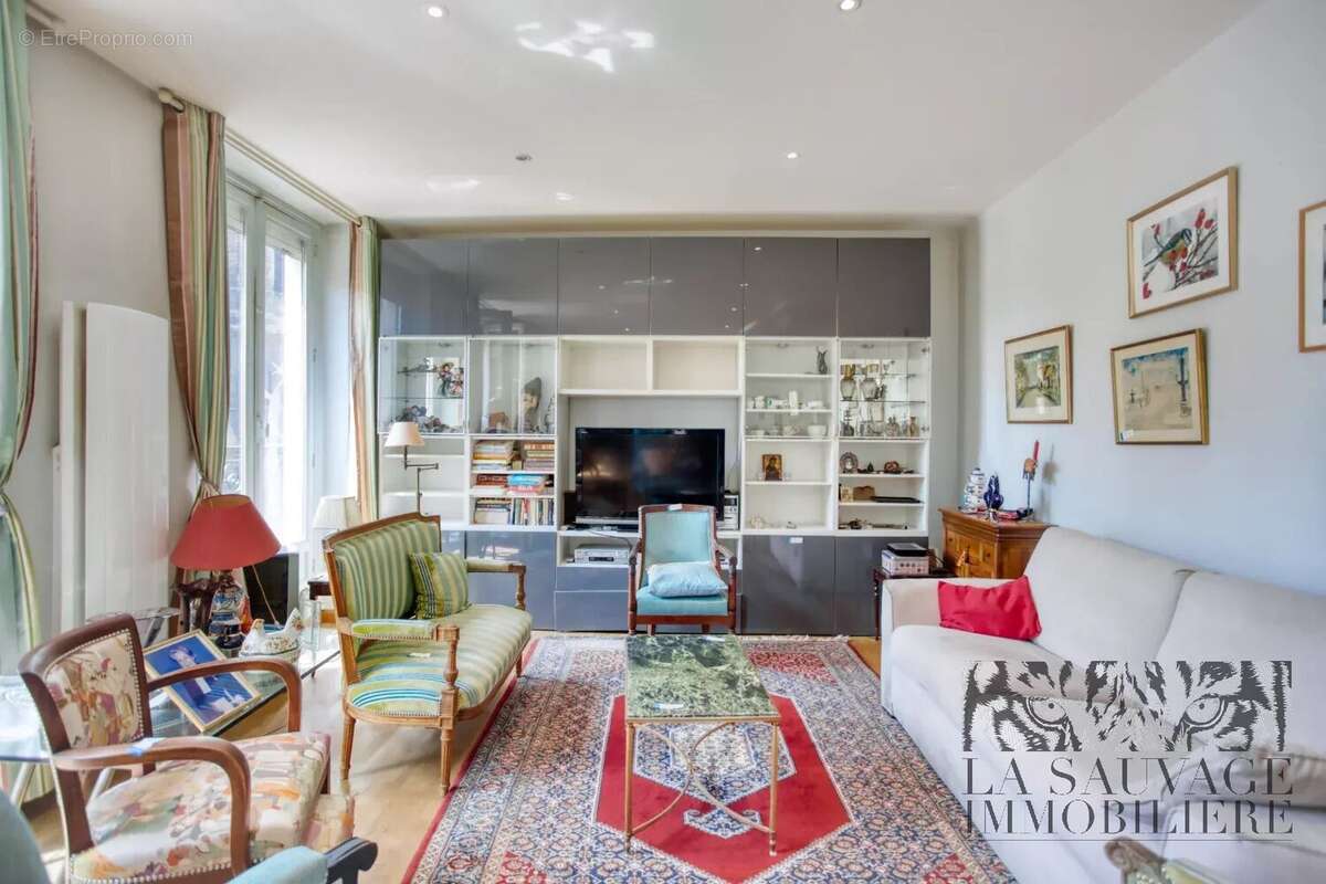 Appartement à PARIS-8E