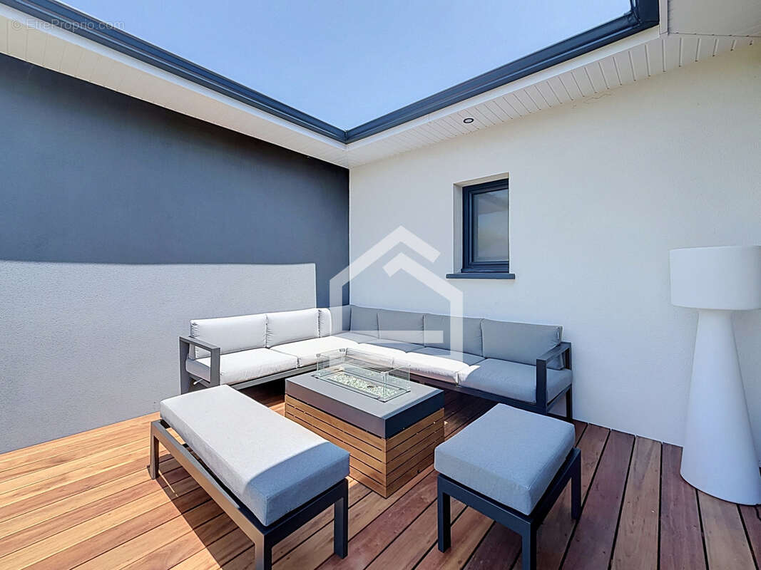 Soussans - Maison Contemporaine de 175m2, 5 chambres, piscine et garage. - photo 3