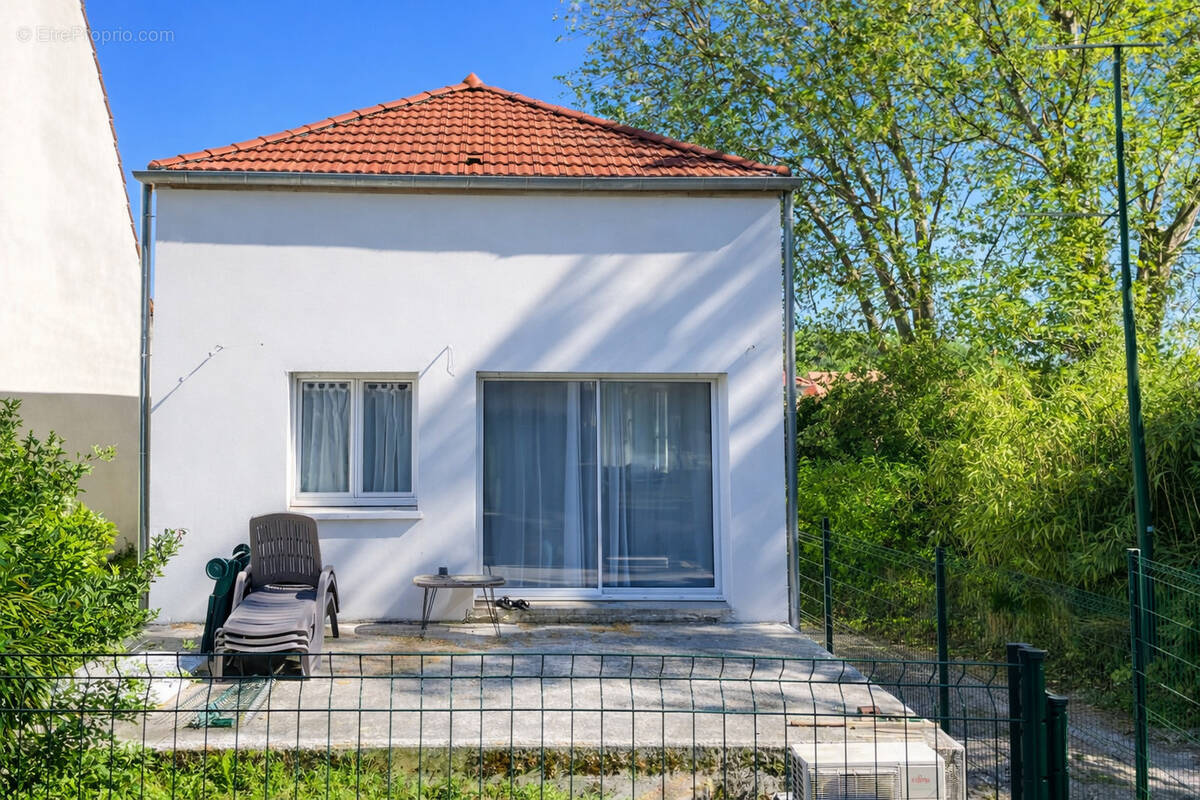 Maison à COUBRON