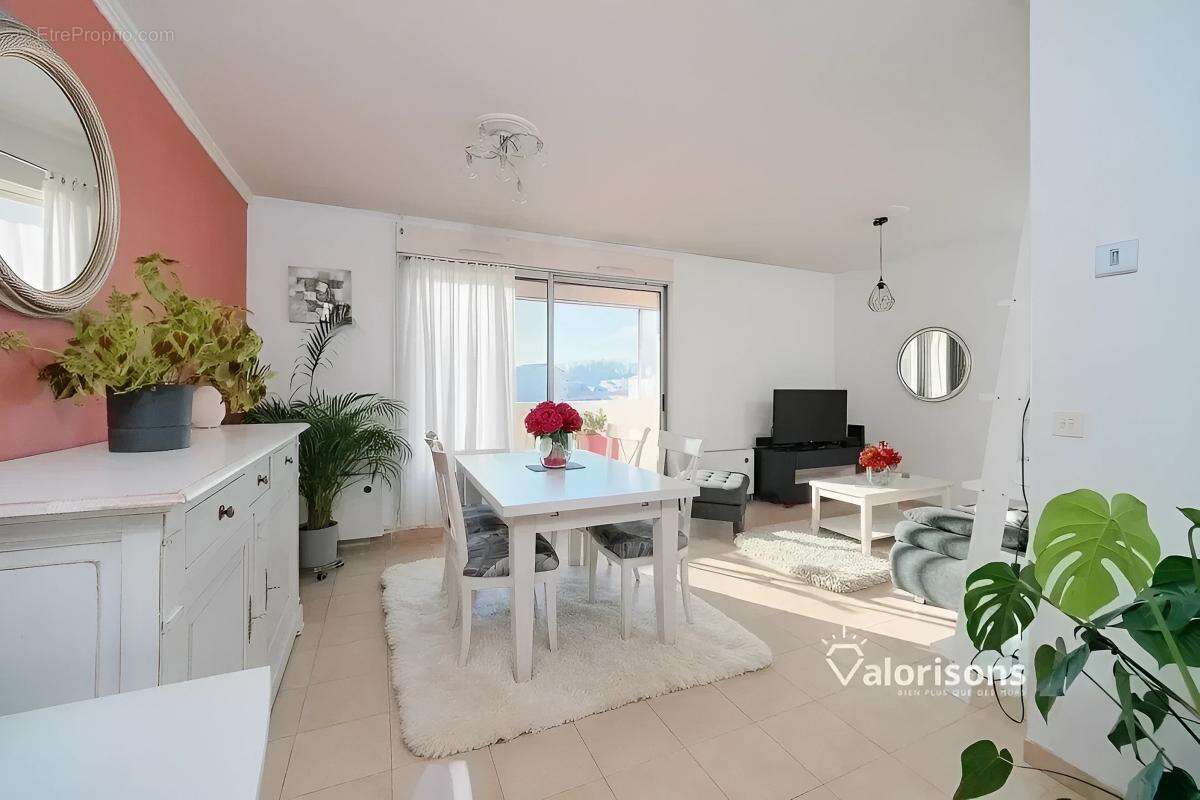 Appartement à MEYZIEU
