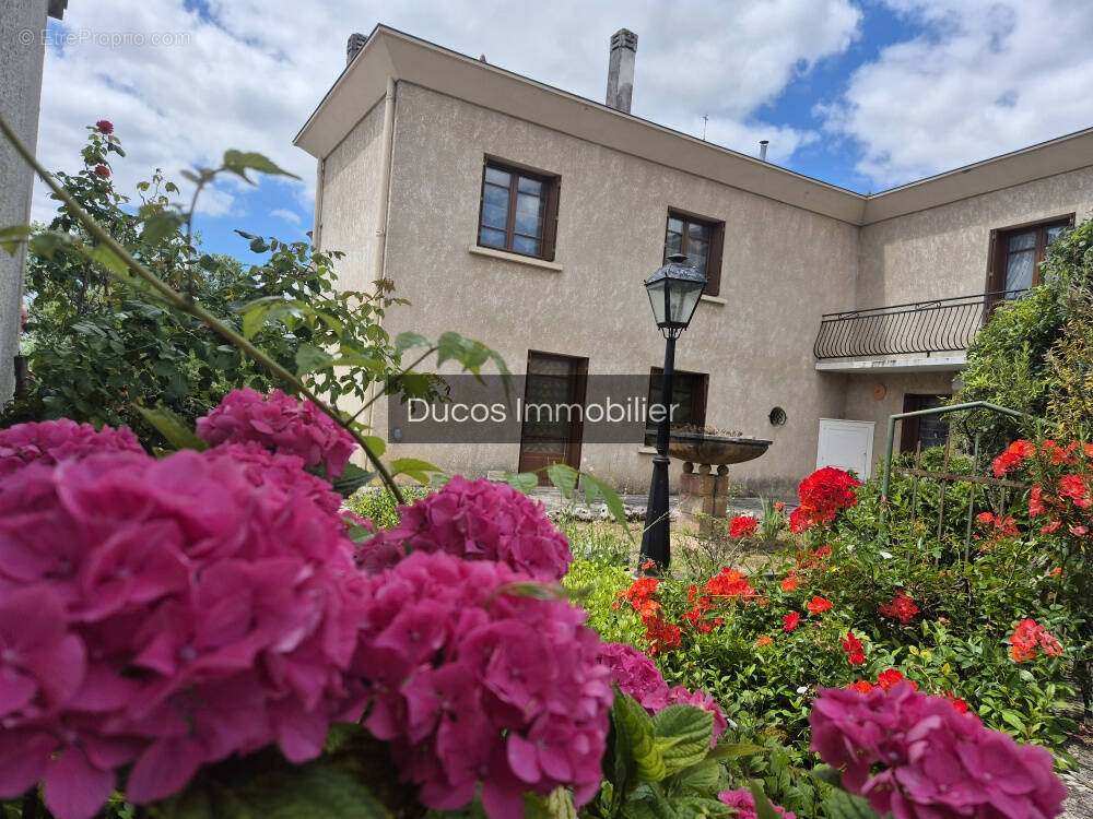 Maison à VIRAZEIL