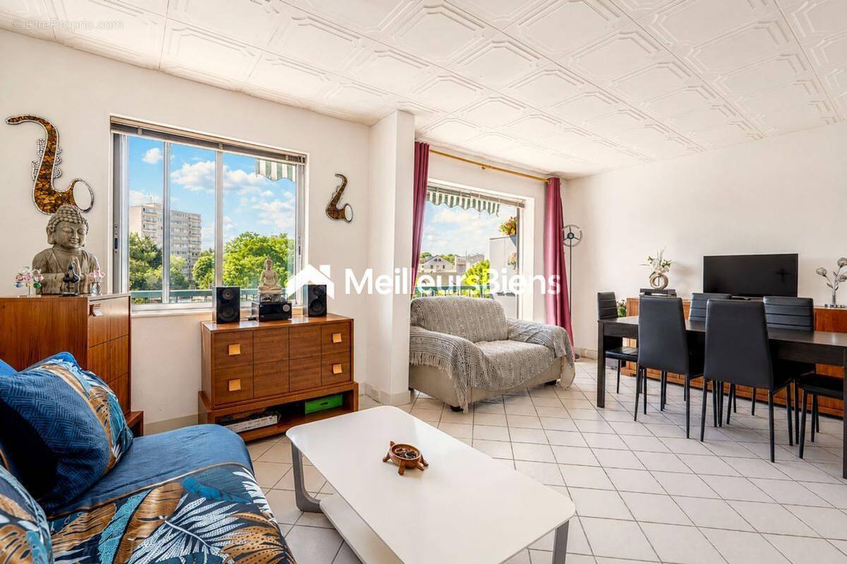 Appartement à FRESNES