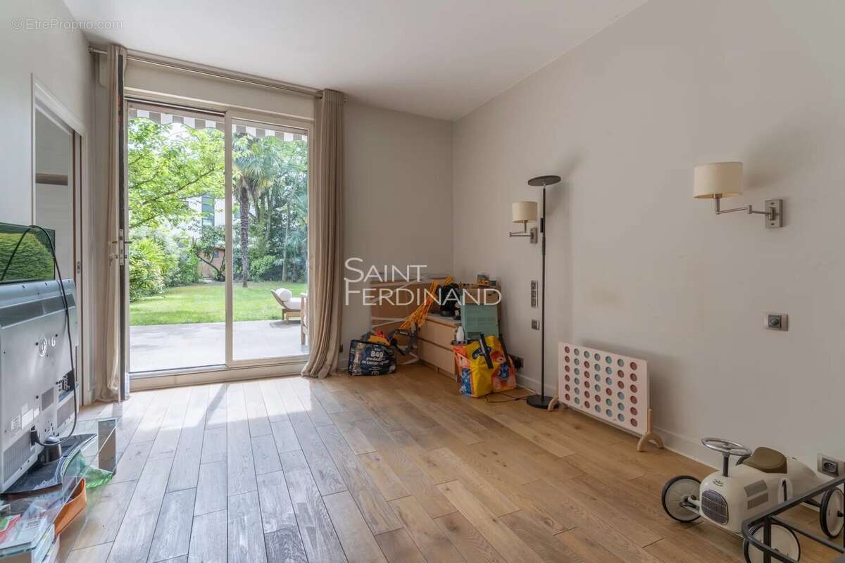 Appartement à NEUILLY-SUR-SEINE