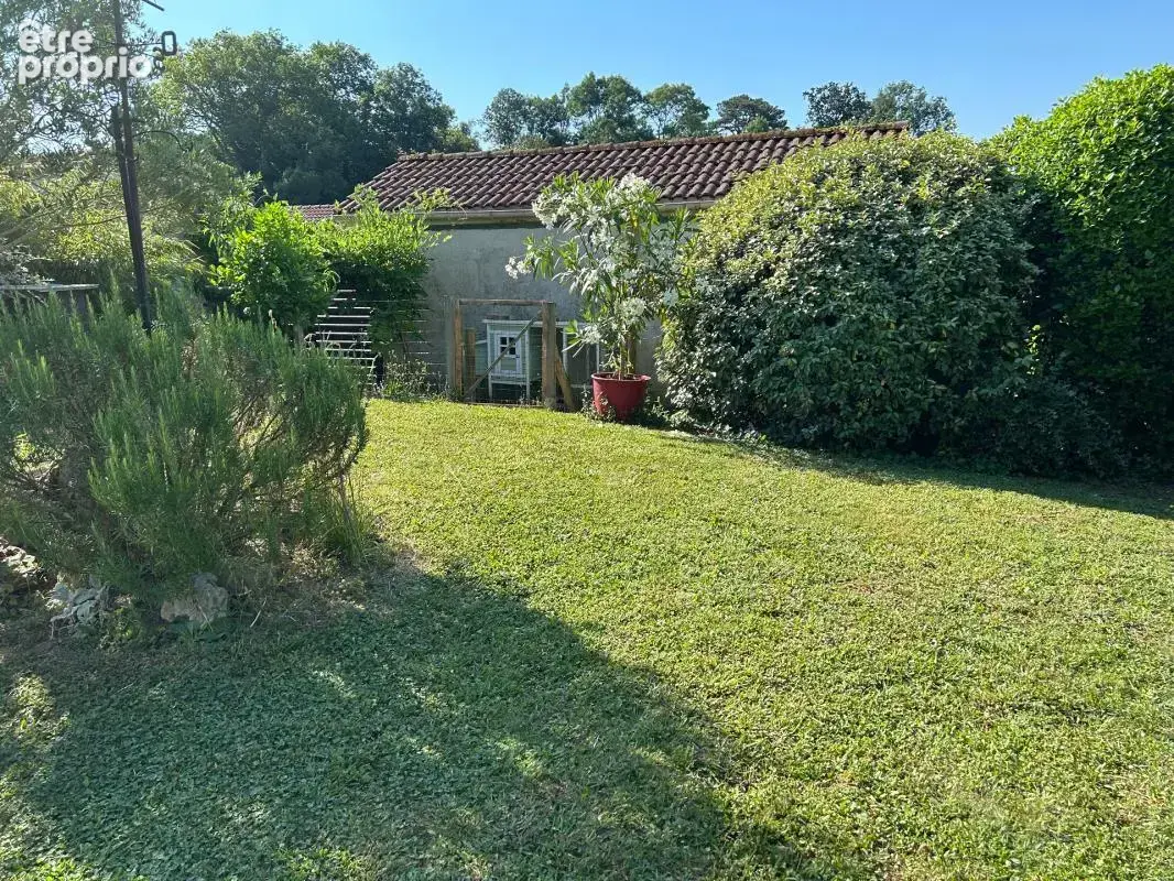 Savigneux – Maison avec piscine, jardin et 5 chambres ! - photo 13