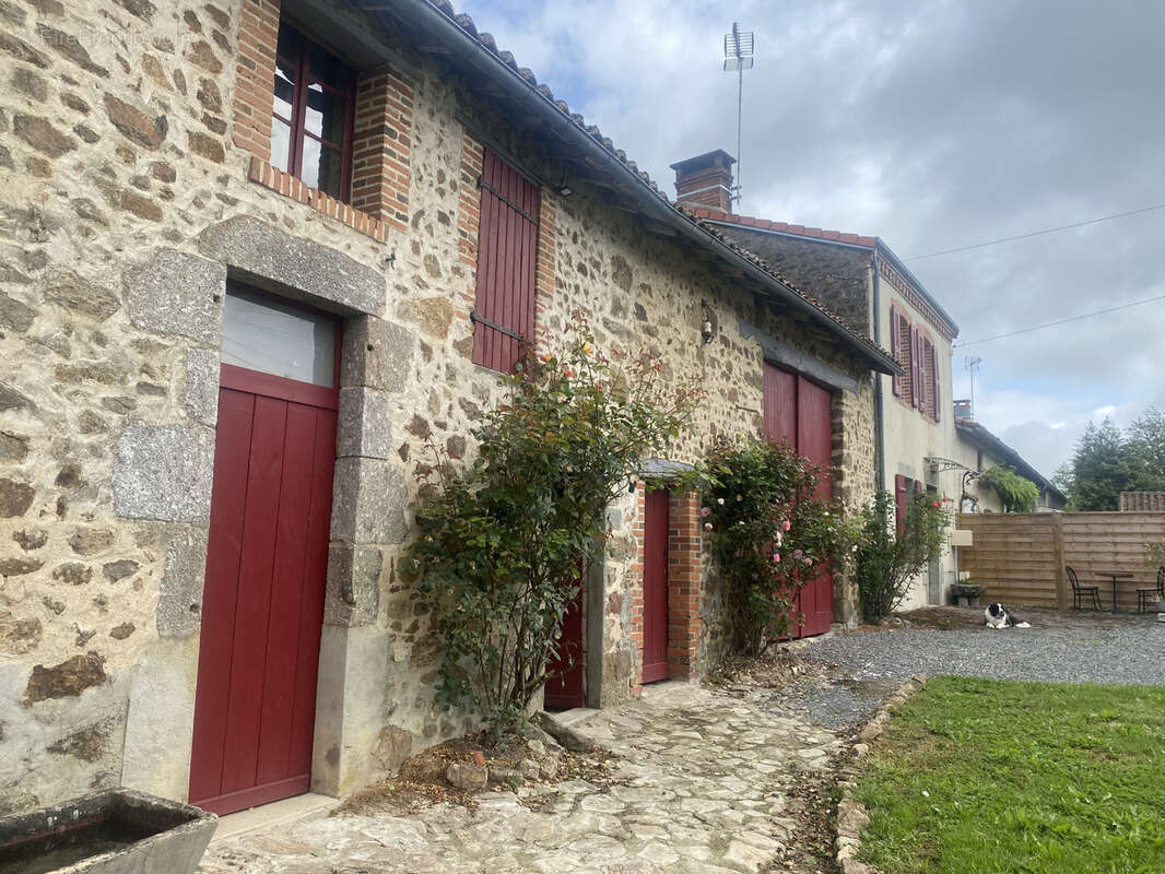 Maison à MAGNAC-LAVAL