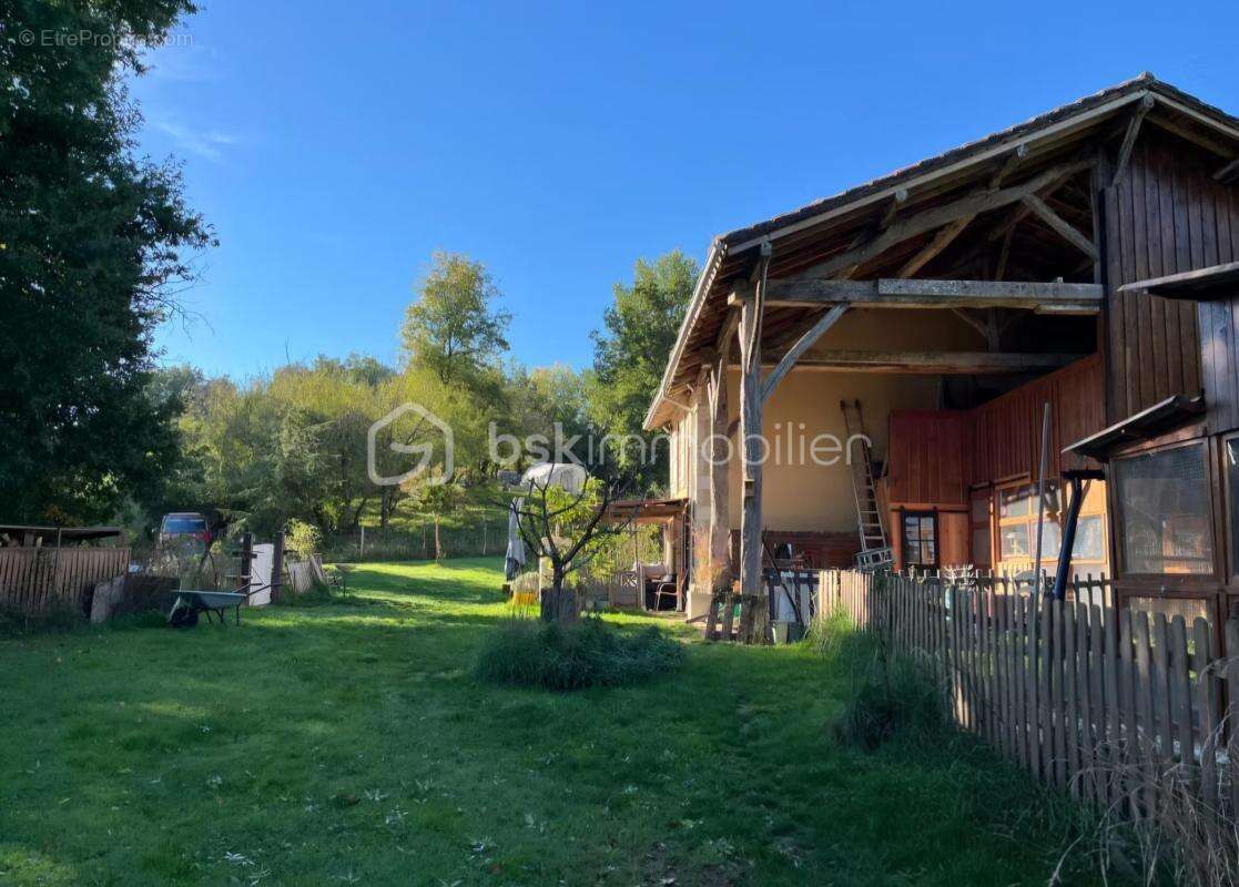 Petit hameau verdoyant : 3 maisons de charme dans un écrin de verdure et de tranquillité - photo 12