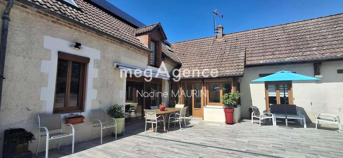 Maison à GENOUILLY