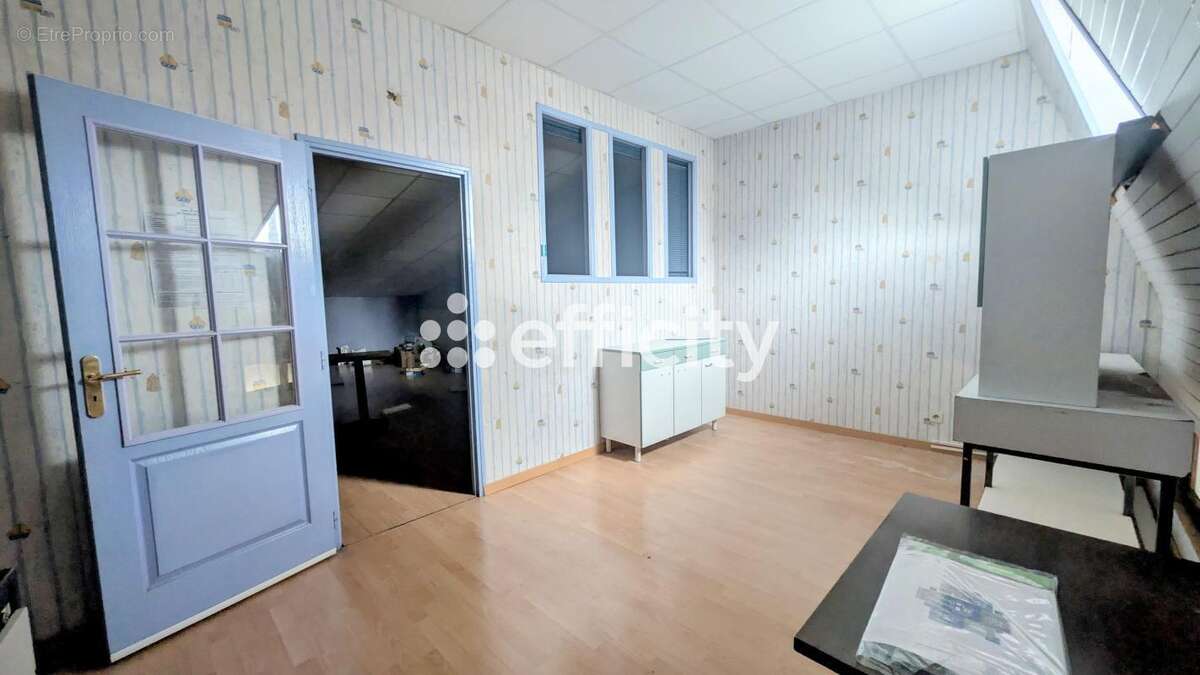 Local commercial - photo 5
