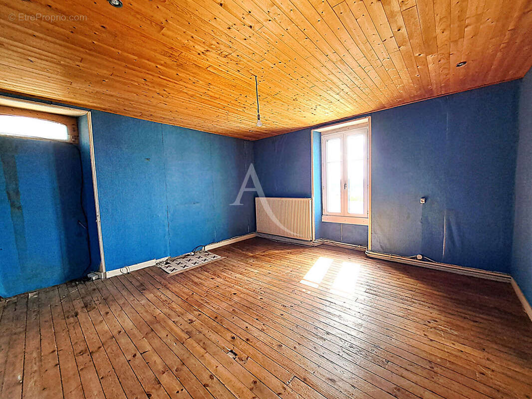 Maison à SAINT-LAURENT-SUR-SEVRE