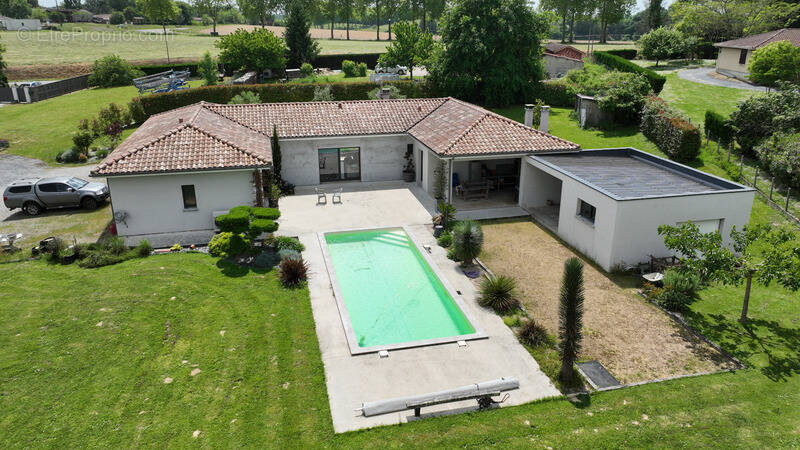 Maison à CASTELNAU-D&#039;AUZAN