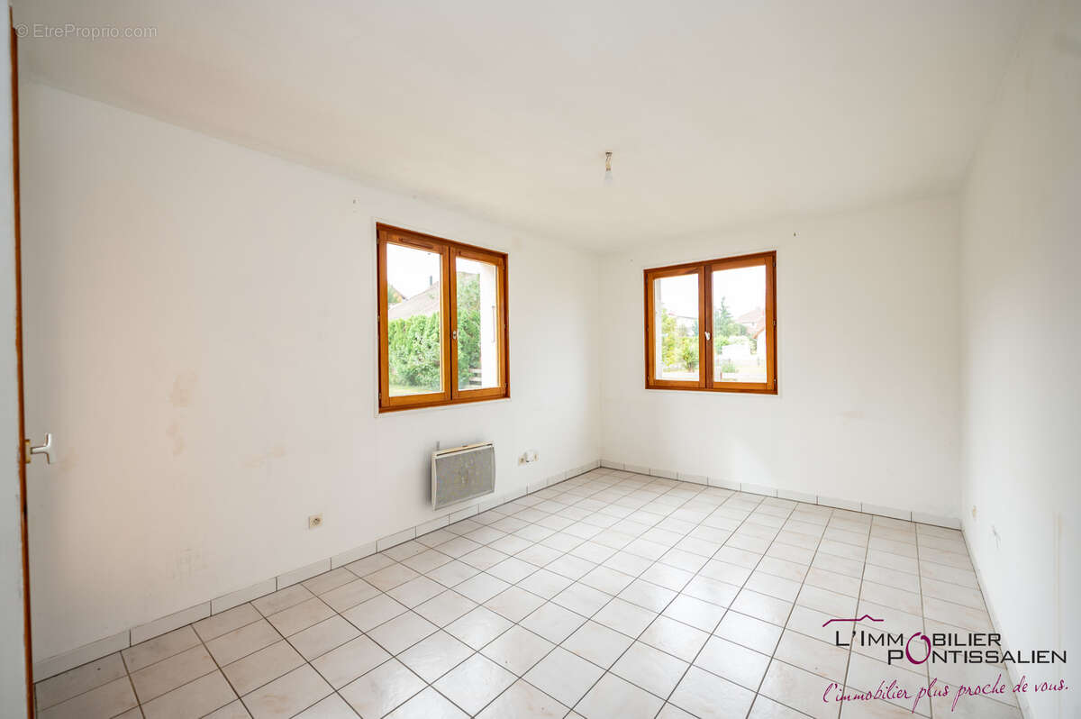 Appartement rez-de-chaussée Type 2 Rochejean centre village - photo 8