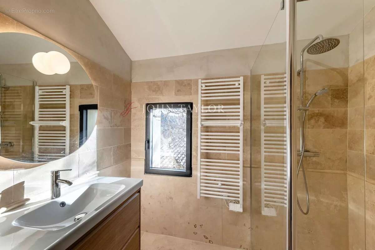 Maison à ENTRECHAUX