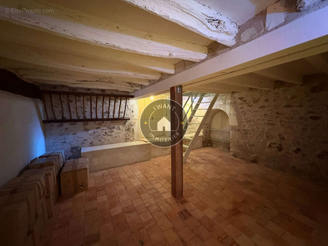 Maison à SAINT-REMY-LA-VARENNE